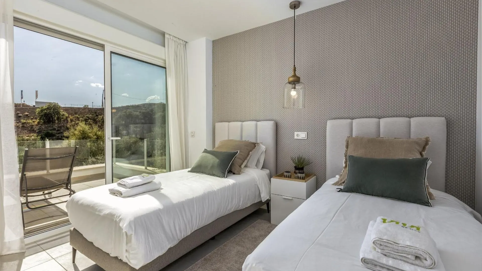 Vivi Homes - Casa Element Pool, Terrace & Golf Marbella