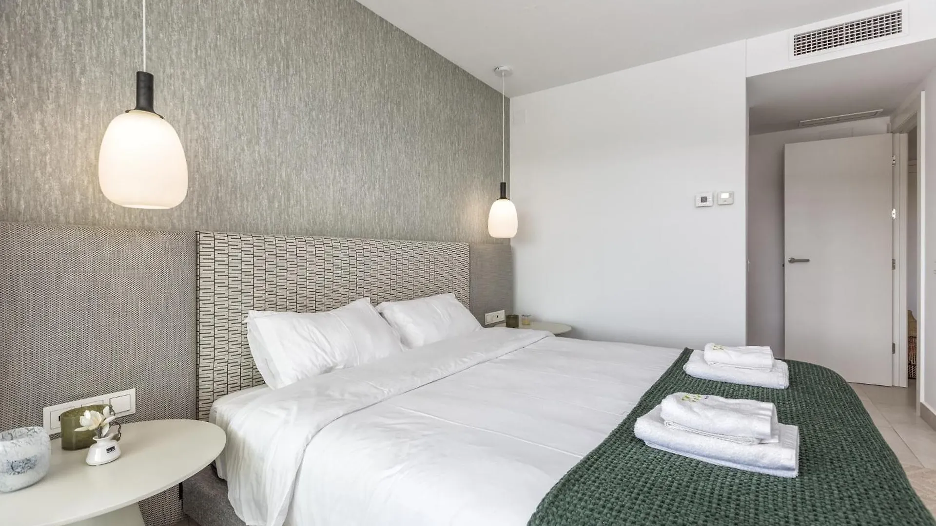 Vivi Homes - Casa Element Pool, Terrace & Golf Marbella Apartment