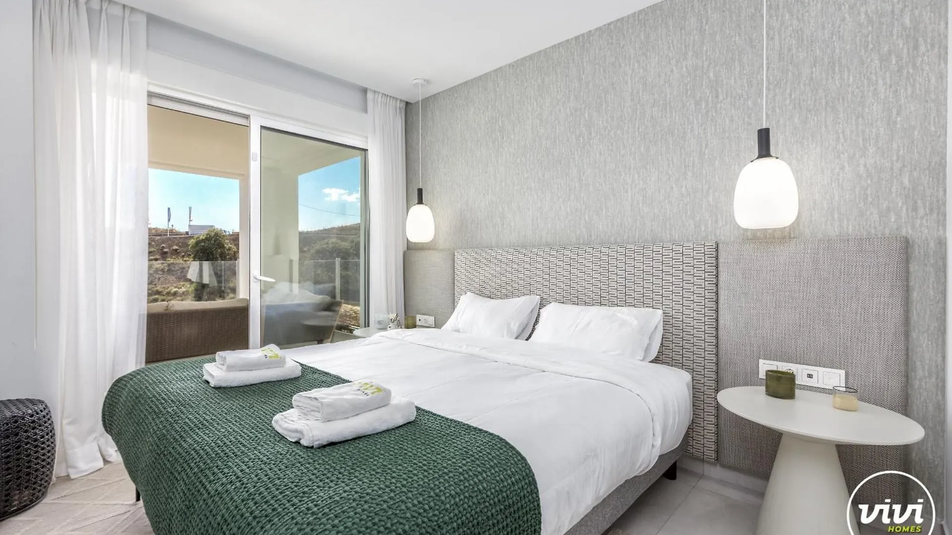 Vivi Homes - Casa Element Pool, Terrace & Golf Marbella Lejlighed